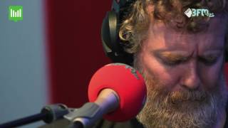 Glen Hansard - 'Famous Blue Raincoat' | MetMichiel | 3FM