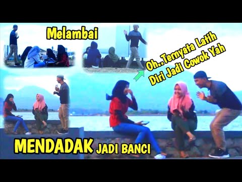 nekad-ngamen-depan-mak-mak-sampe-di-lempari-botol-prank-terkonyol-di-indonesia
