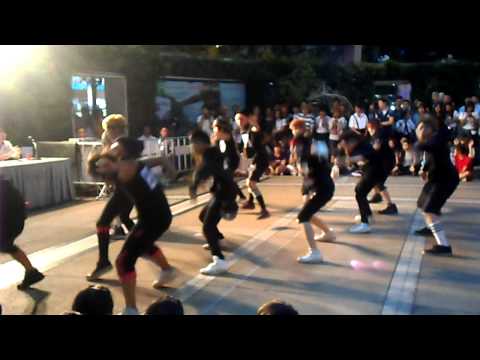 Follw cover EXO by Hello korea @ MBK 28.06.13 ด้านข้างนะ