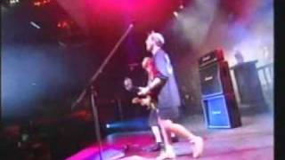 CARTER USM BEAT UP PHILLIP SCHOFIELD AT SMASH HITS PARTY.