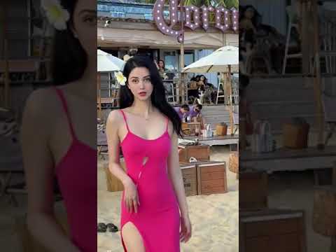 Enjoying at beach |Sara khan #sara #model #pakistani