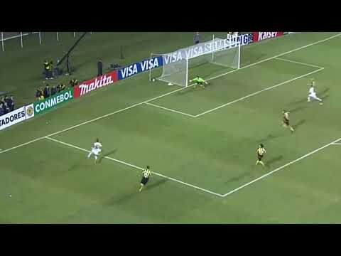 Veja a reação do narrador ao ver que o Zé Love perdeu um gol feito