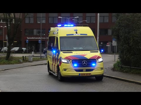 5X Ambulance met spoed naar en van het ETZ Elisabeth Ziekenhuis in Tilburg