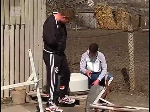 Un tanar din Chiscareni, ramas fara ambele maini, si-a deschis o mica afacere - Pro Tv Chisinau