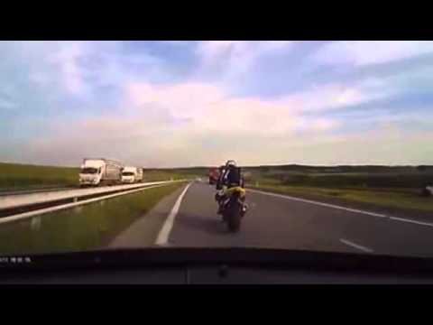 Auto dogoniło motocyklistę 