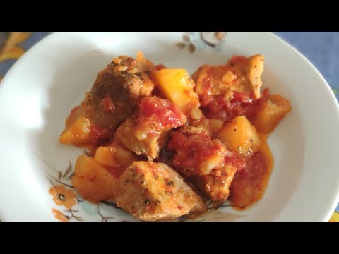 Spezzatino di maiale con patate versione al sugo