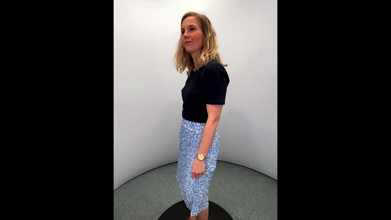 Dames rok plisse panter lichtblauw kort & basic shirt marine