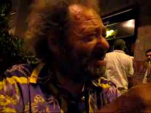 Cesare sings "Vivere" by Bixio