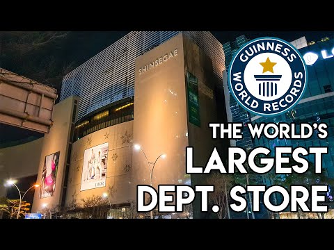 The World’s Largest Shopping Center Features Nearly 700 Stores Across 16 Floors The World’s Largest Shopping Center Features Nearly 700 Stores Across 16 Floors