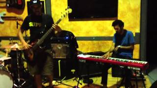 Orelha Negra - Throwback