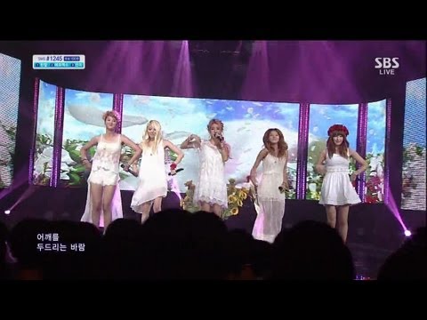 Spica, white dress with sunlight show @ popular song 130908