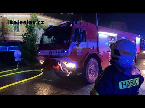 Ohňostroj v Dolním Bousově zapálil střechu městského úřadu