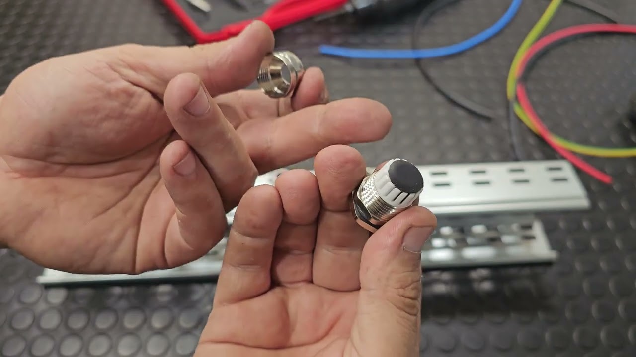 Cum se monteaza safe cablurile pentru panouri fotovoltaice-Jgheab metalic