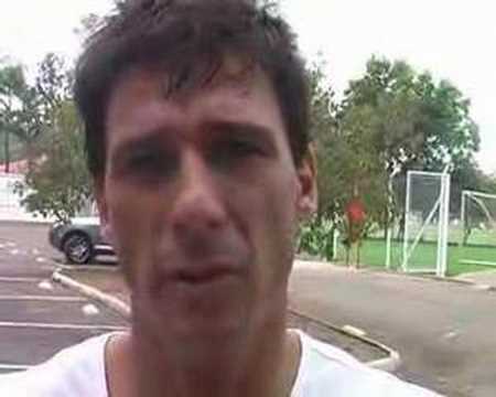 Vídeo oficial: treino coletivo e entrevista com Índio