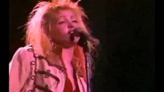 I&#39;ll Kiss You - Cyndi Lauper - Live in Budokan - Japan