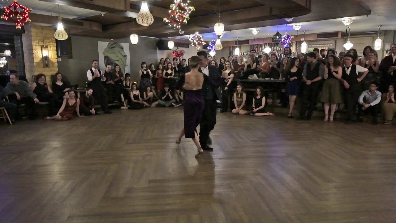 Giorgos Nikou y Katerina Chatzipanteli - 3/4 El olivo