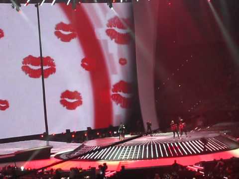 Second Rehearsal: Jedward (Ireland) Eurovision 2011 | wiwibloggs