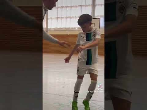 POV Du spielst in der Halle und Rutsch 😮💭