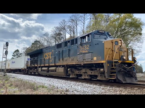 CSX I032-23 at Crawford, FL with ET44AH 3432 Leading