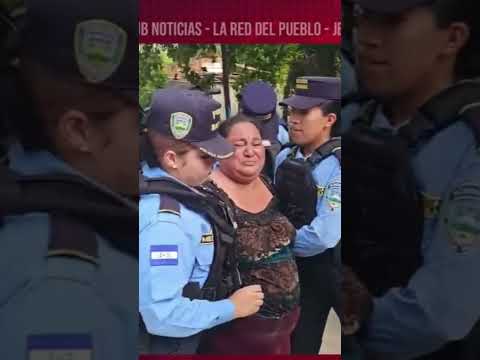 ¡DESESPERACIÓN! Madre ruega ver a su hijo al ser capturada durante desalojo en Choloma, Cortés.