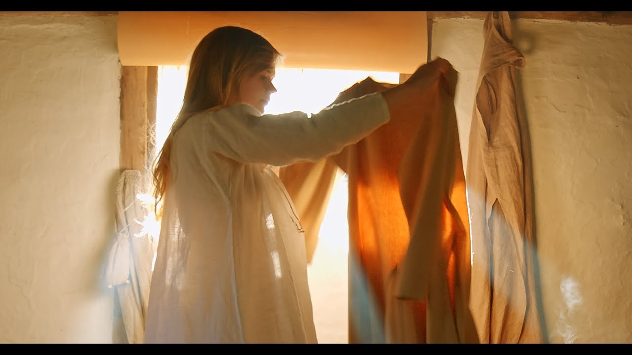 Getting dressed in the 14th century