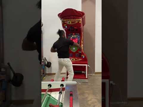 Stärkster 8jähriger am Boxautomat😱😱