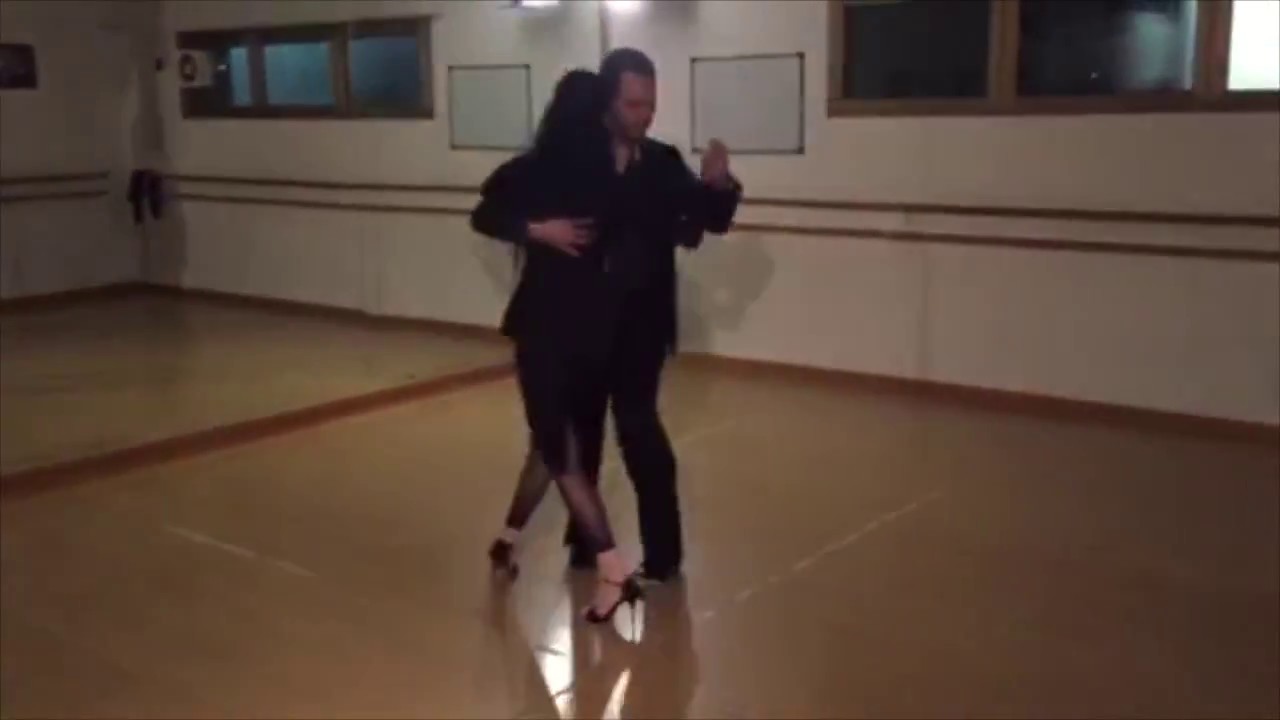 Video thumbnail for Pensalo bien - lezione di musicalità di Dennys Fernandez invitato da Valentina Bruno