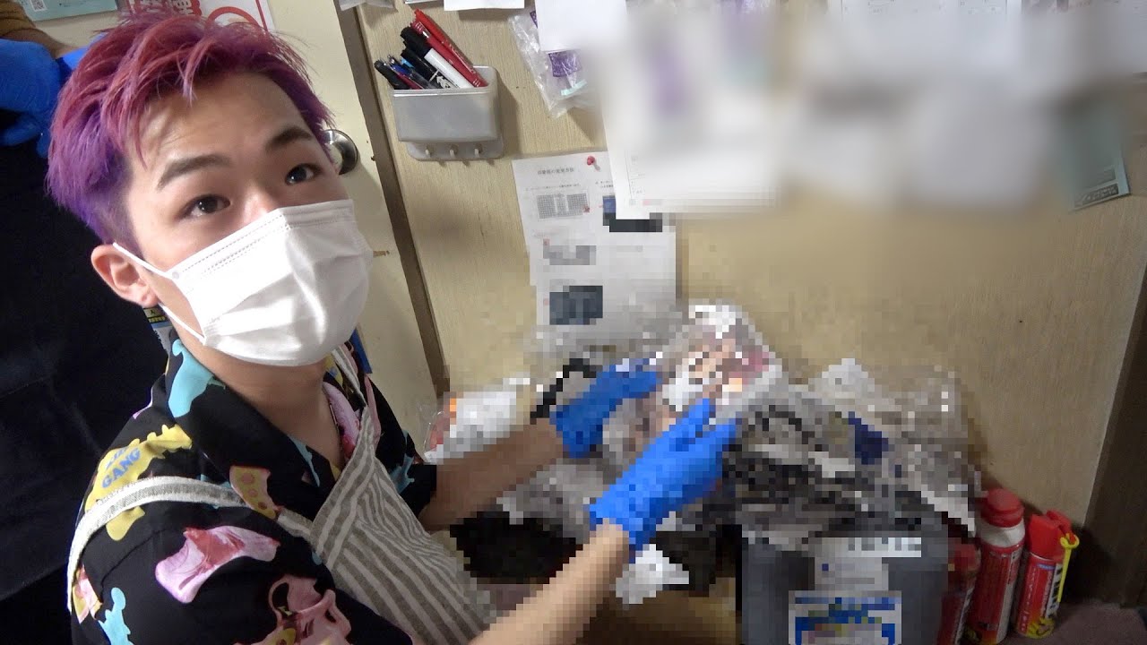 大人のホテルの忘れ物を見せてもらったらスゴイ物が出てきた…