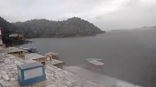 preview picture of video 'उदयपुर जयसमंद झील का नजारा।   Jaysamand lake in udaipur . Island resort ..'