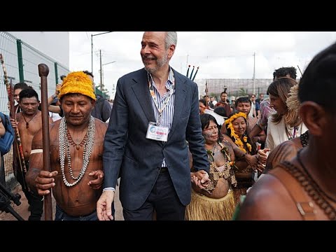Video Thumbnail: Indigene blockieren COP30-Eingang und fordern Teilnahme an Klimagesprächen