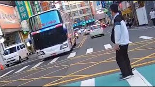 既然你們都沒有要讓的意思，那就回去吃罰單吧！（檢舉兩張成功）