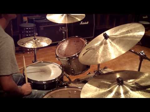 32nd Note Gospel Linear Lick ( Jerome Flood Style ) - Drum Lesson #13