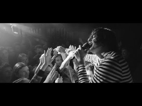 download lagu mp3 mp4 Amelie The Faim, download lagu Amelie The Faim gratis, unduh video klip Amelie The Faim