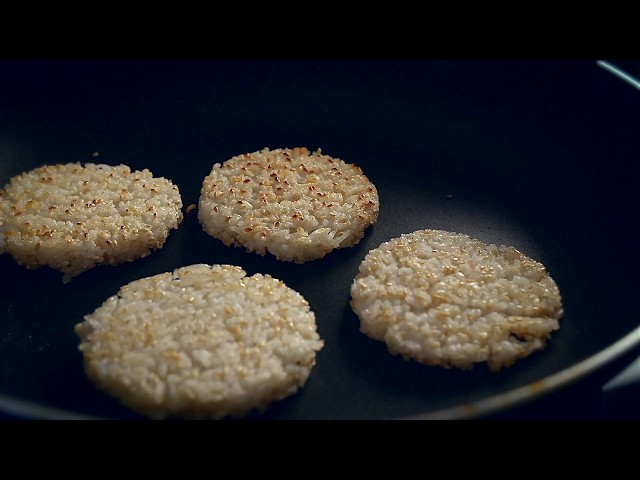 Vídeo relacionado con NULTHY - Aperitivo Wasabi 500gr - Mezcla de Galletas de Arroz y Cacahuetes - Snack Crujiente y Picante, Ideal para Amantes del Wasabi