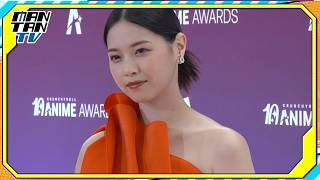 西野七瀬、オレンジのワンショルドレスで美肌見せ　「クランチロール・アニメアワード 2026」オレンジカーペット