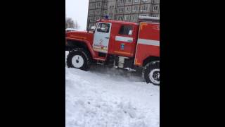 preview picture of video 'Циклон парализовал движение.По Хабаровским дорогах с трудом ездят Пожарные машины.'