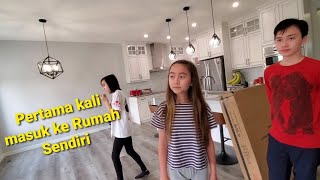 Download lagu Unboxing New House Tour,Rumah Baru. Three Dobson enter  Empty new Home. mp3