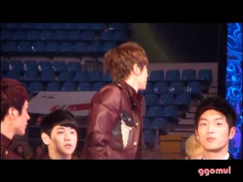 [FANCAM] 111124 Hyunseung @ мεloη мυsιc αωαя∂s #7