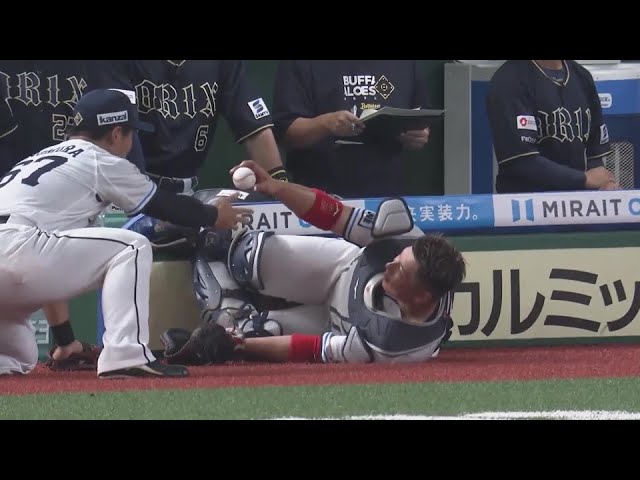 【6回表】ピッチャーを助ける!! ライオンズ・炭谷銀仁朗 ファウルフライをナイスキャッチ!!  2024年7月15日 埼玉西武ライオンズ 対 オリックス・バファローズ