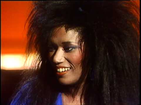 Dick Clark Interviews Bonnie Pointer - American Bandstand 1985