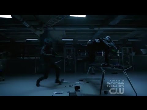 Arrow 8x01 Green Arrow vs. The Hood