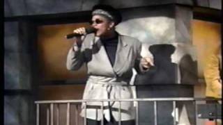 Queen Latifah - ILC (Live) Mama Gave Birth To The Soul Children?