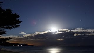 preview picture of video 'Great Ocean Road / Apollo Bay Timelapse - Sunset and Beach at night'