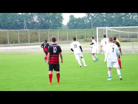 Bramka na 3:0 Jakub Makówczyński (Błękitni Dmosin)