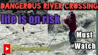 preview picture of video 'DANGEROUS RIVER CROSSING||WITHOUT ANY SAFETY||TWAGHAT, DHARCHULA||UTTARAKHAND.'