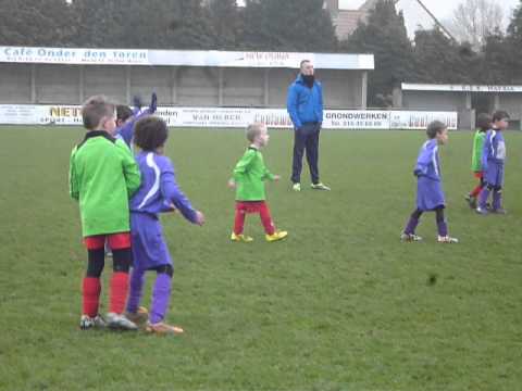 Wavria - Hallaar Siebe bijna goal