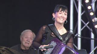 STEPHANIE RODRIGUEZ le Medley  L accordeon c est ma passion , Chapeau Tyrollien , Les triolets