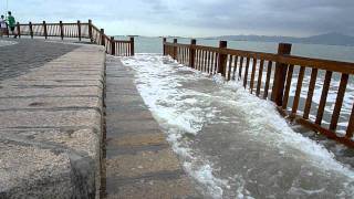preview picture of video 'Flooded boardwalk at high tide in Zeng Cuo An, Xiamen, China'