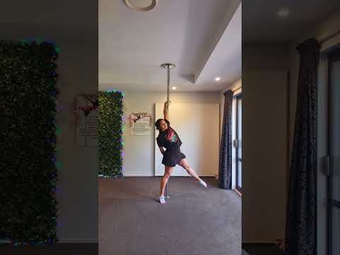 Pole dance ✨️ short flow work #poledance #polefitness #poledancer #shorts #shortvideo