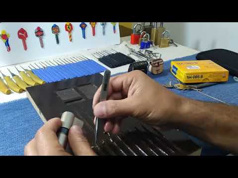 GANZUADO DE UNA CERRADURA KALE KILIT DE LLAVE DE SERRETA.